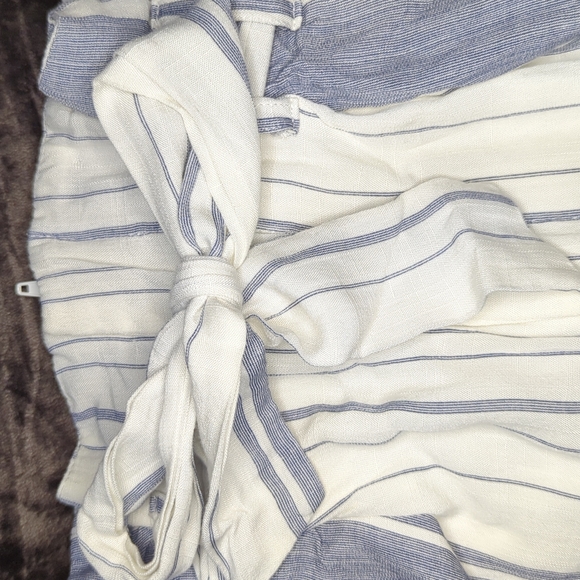 L.A Hearts Striped Flowy Shorts - Picture 2 of 3